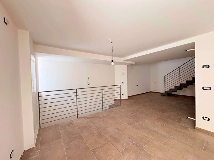 Appartamento bilocale in vendita in Via San Zenone, Pisogne