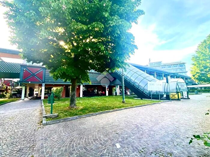 Appartamento quadrilocale in affitto in Via Eschilo, Roma