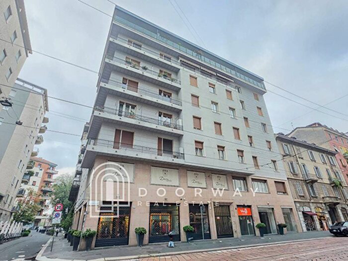 Appartamento trilocale in affitto in Corso Genova, Milano
