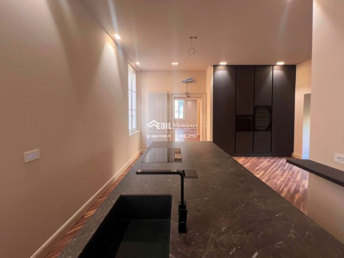 Appartamento con 10 locali in vendita in Modena