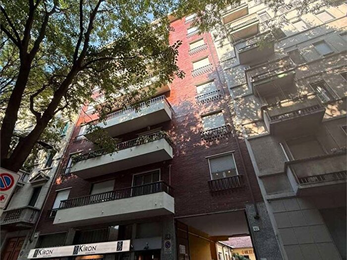 Appartamento quadrilocale in affitto in Via Teodosio, Casoretto, Milano