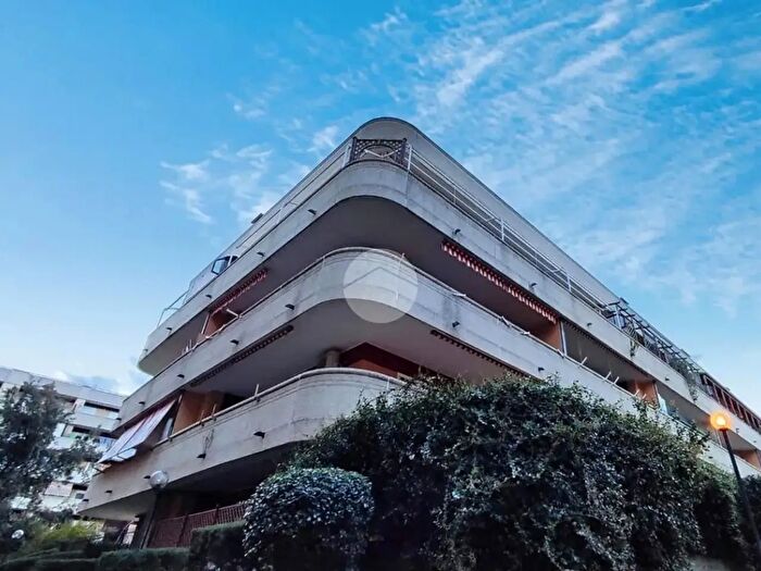 Appartamento trilocale in vendita in Via Carlo Dapporto, Roma