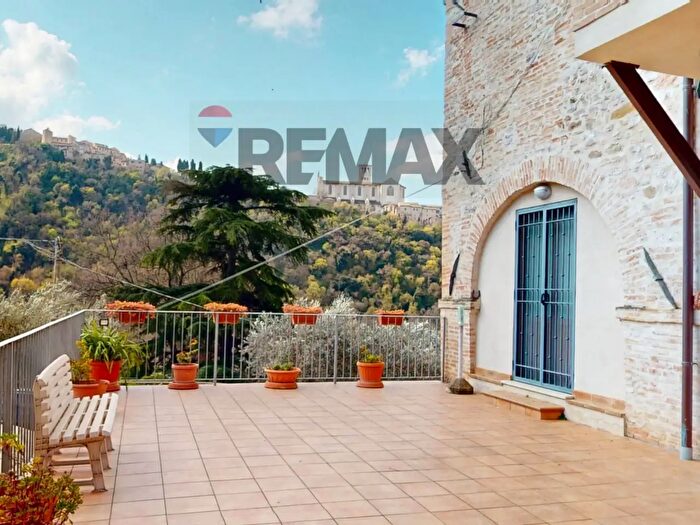 Casa con 13 locali in vendita in Via San Vittorino Snc, Assisi