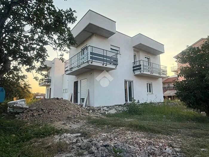 Casa quadrilocale in vendita in Via San Giuliano Sura, Sora