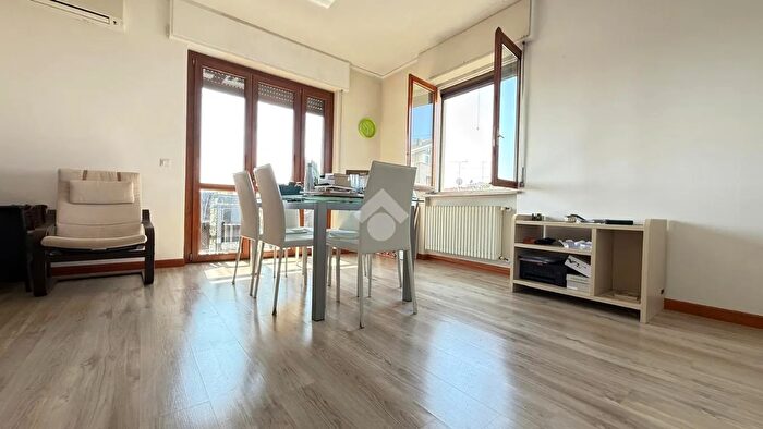 Appartamento trilocale in vendita in Desenzano Del Garda