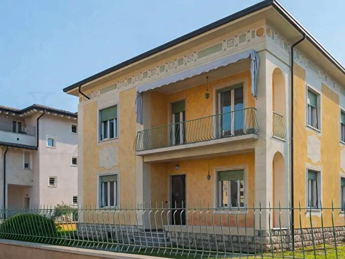 Casa con 8 locali in vendita in Via Stretta Snc, Brescia