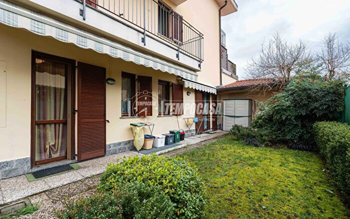 Appartamento trilocale in vendita in Via Monte Sabotino, Inverigo