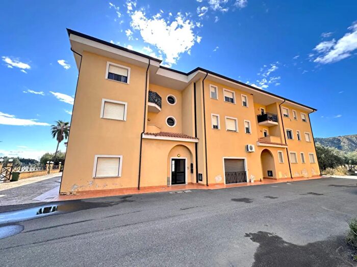 Appartamento trilocale in affitto in Via Itaca, Squillace