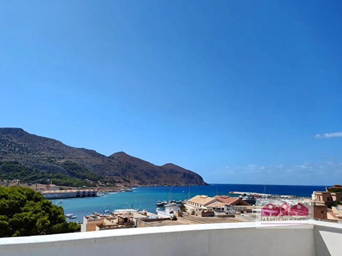 Appartamento quadrilocale in vendita in Via Libertà, Favignana