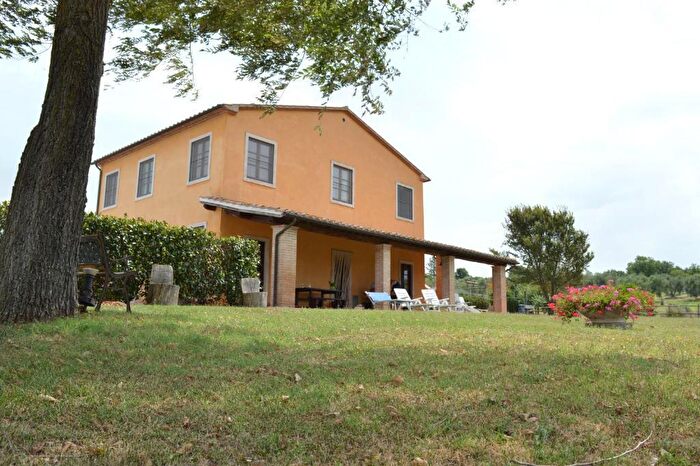 Casa con 10 locali in vendita in Manciano