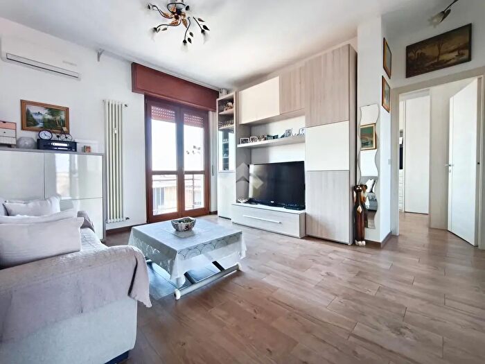 Appartamento trilocale in vendita in Via Strada Statale dei Giovi, Cormano