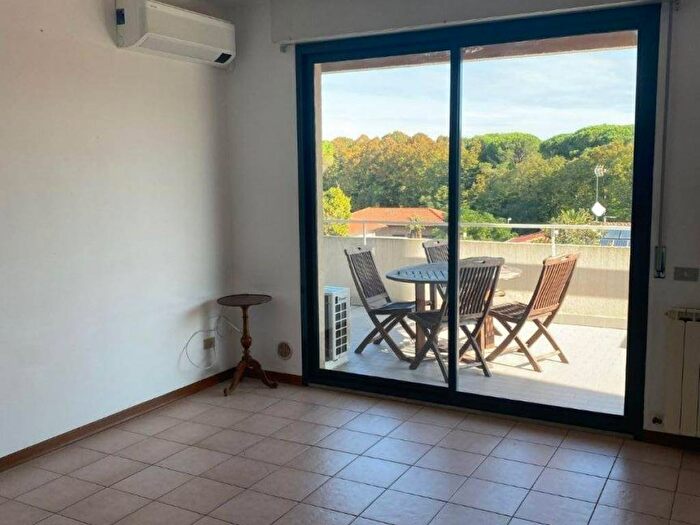 Appartamento quadrilocale in affitto in Via della Costituzione, Passeggi Don Gentili, Fano