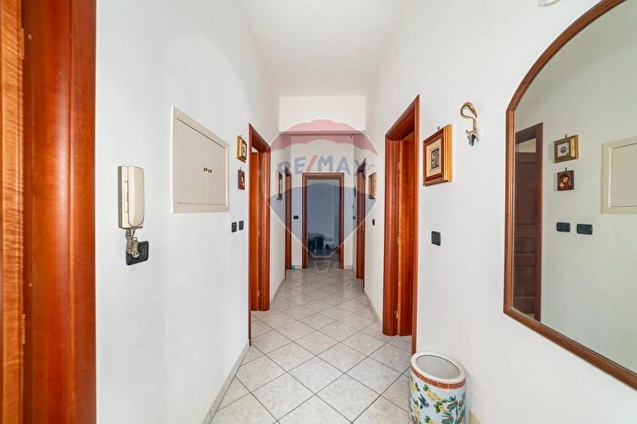 Appartamento con 5 locali in vendita in Via Calatafimi, Catania