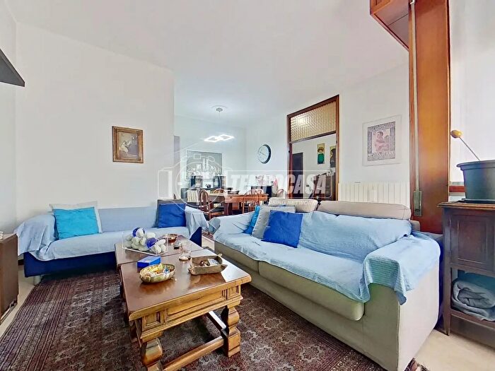 Appartamento trilocale in vendita in Via Carlo Cattaneo, Meda