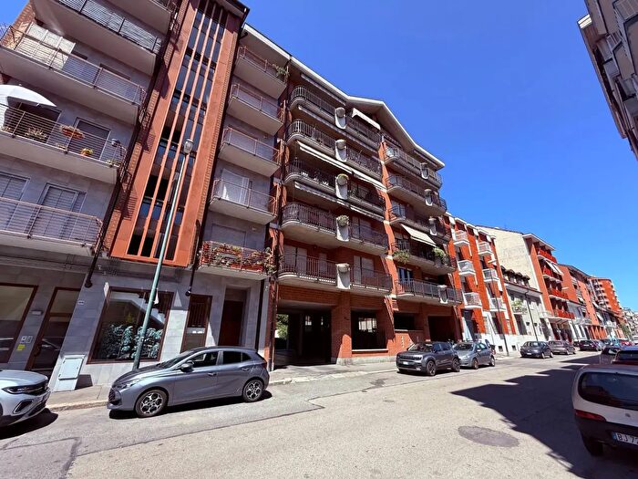 Appartamento quadrilocale in affitto in Via Tempio Pausania, Torino