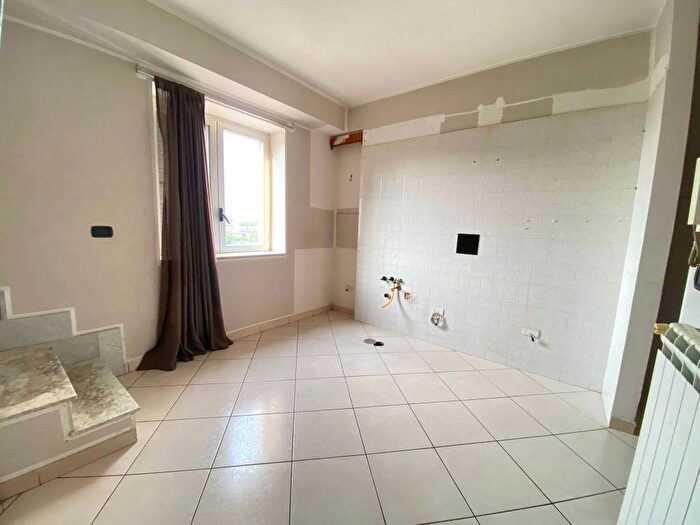 Appartamento trilocale in affitto in Via Comunale Margherita, Chiaiano, Napoli