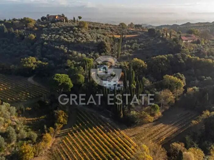 Casa con 6 locali in vendita in Via Ricci, Montepulciano