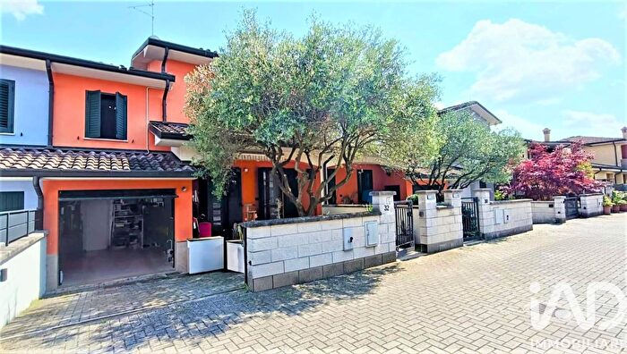 Casa con 6 locali in vendita in Via dAntona, Porto Mantovano