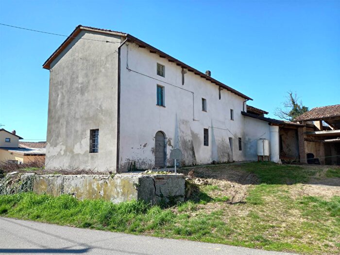 Casa con 5 locali in vendita in Lugagnano Val DArda