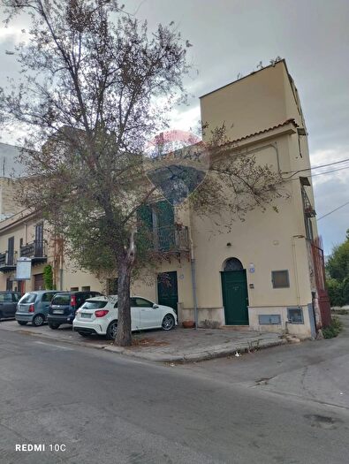 Appartamento trilocale in vendita in Via Villagrazia, Palermo