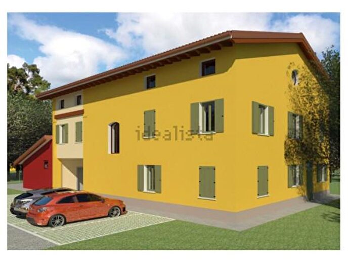 Appartamento quadrilocale in vendita in Strada Stradella, Modena