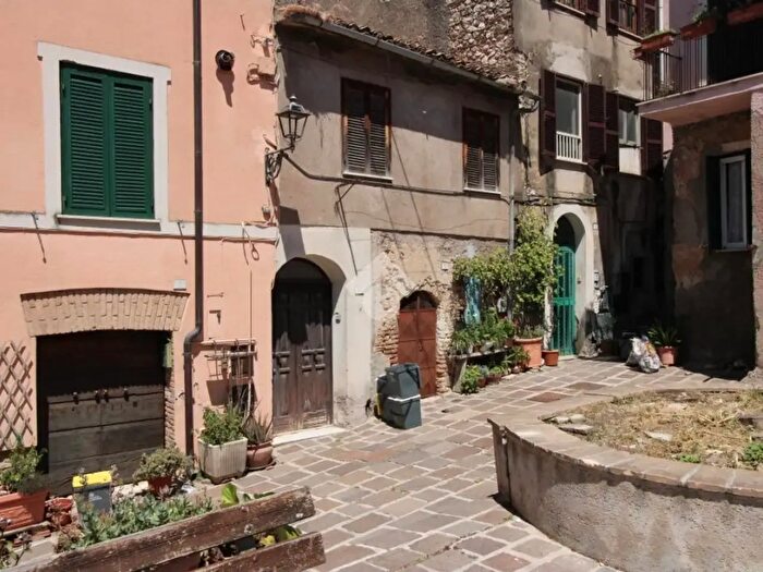 Appartamento trilocale in vendita in Via del Campanile, Montopoli Di Sabina