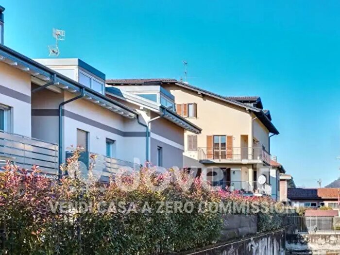 Appartamento trilocale in vendita in Via di Bregaa, Mesenzana