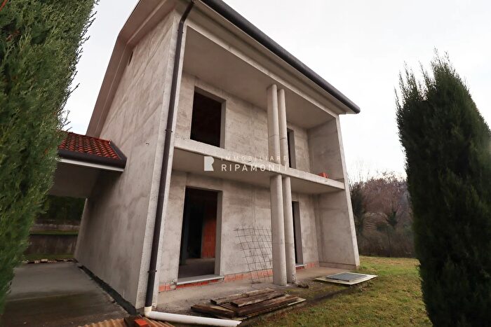 Casa con 5 locali in vendita in Via Piave, Oggiono