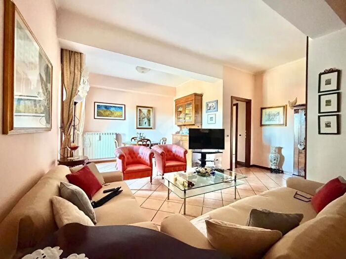 Appartamento quadrilocale in vendita in Via Francesco Baracca, Viterbo