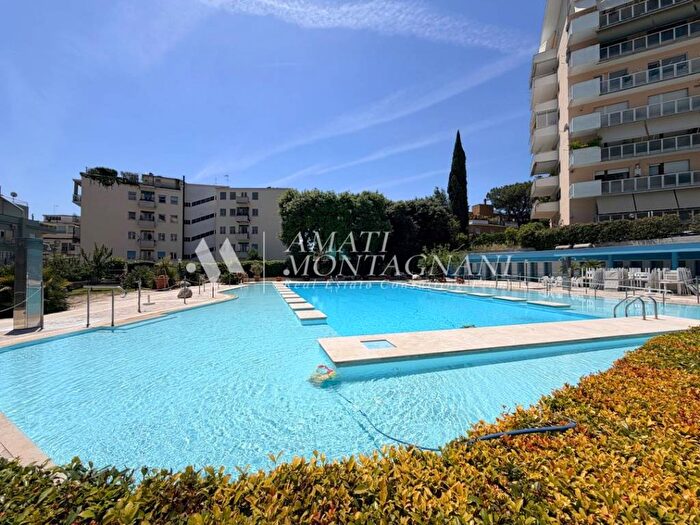 Appartamento con 5 locali in affitto in Piazza Stefano Jacini, Vigna Clara Vigna Stelluti, Roma