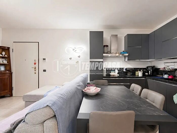 Appartamento trilocale in vendita in Via Vincenzo Cesati, Bergamo
