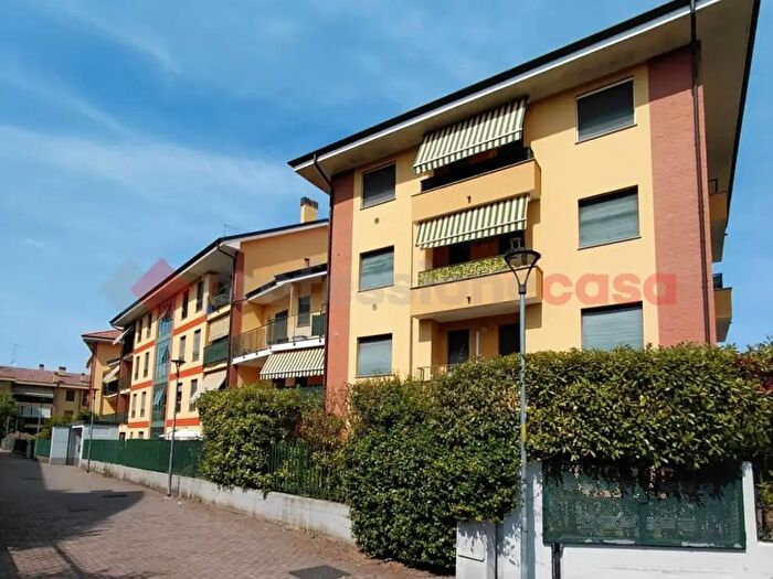 Appartamento trilocale in vendita in Via San Francesco, Castano Primo
