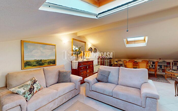 Casa con 9 locali in vendita in Via Monchio, Carpi