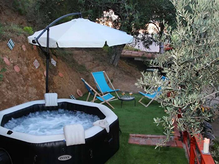 Appartamento trilocale in affitto in Contrada Petraria, Santo Stefano di Camastra