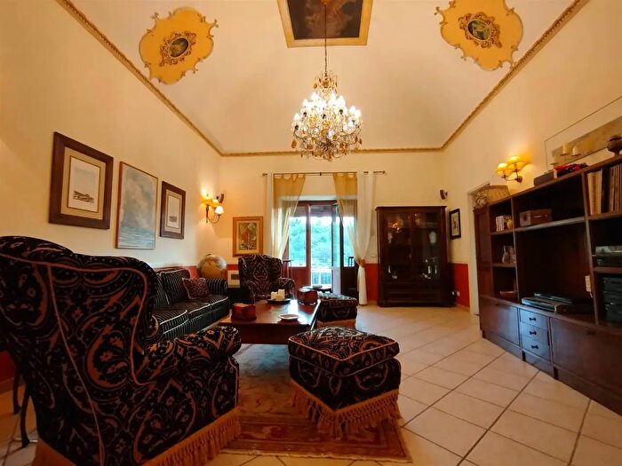 Casa con 5 locali in vendita in Ragusa