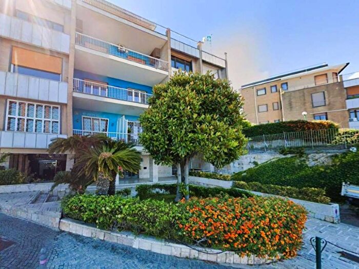 Appartamento quadrilocale in affitto in via ORAZIO, Mergellina Piedigrotta, Napoli