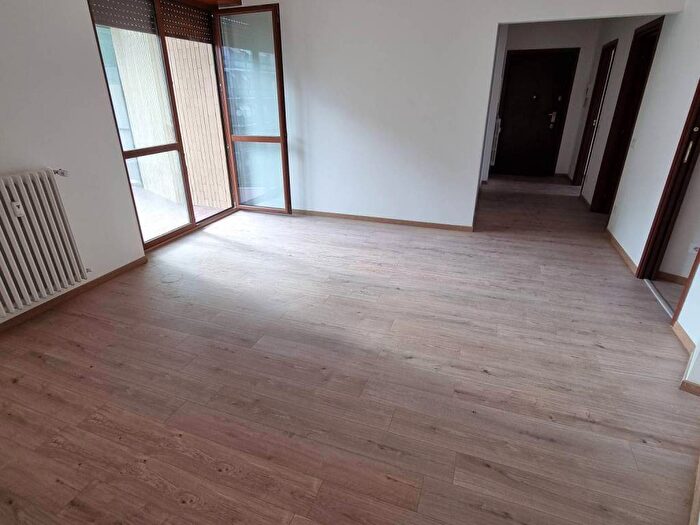 Appartamento trilocale in affitto in Piazza Dergano, Dergano, Milano