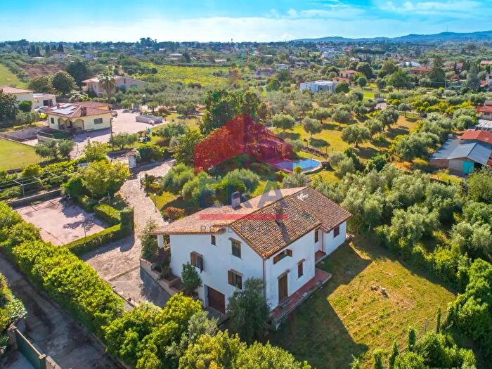 Casa con 7 locali in vendita in Via di Colle Perino, Velletri