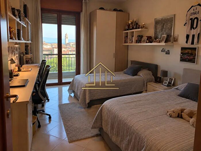 Appartamento quadrilocale in vendita in Via Lecco, Sirmione