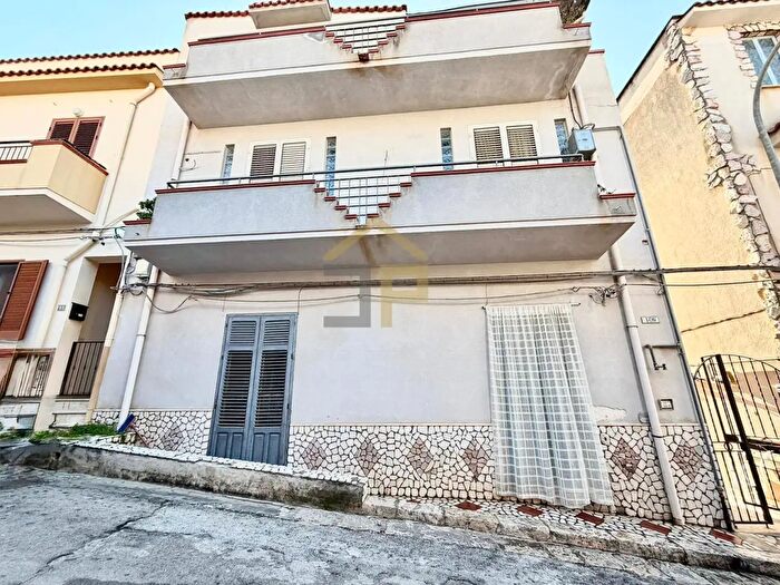 Appartamento con 5 locali in vendita in Via Giuseppe Pitrè a, Balestrate