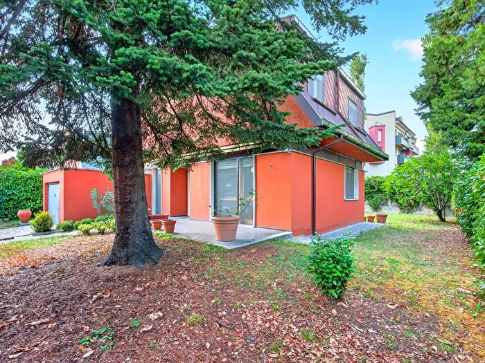 Appartamento con 5 locali in vendita in Via Campo Gallo, Arese