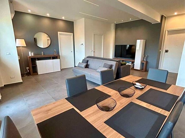 Appartamento trilocale in affitto in via Cimarosa, Villa Bellini Santa Maria di Gesù, Catania