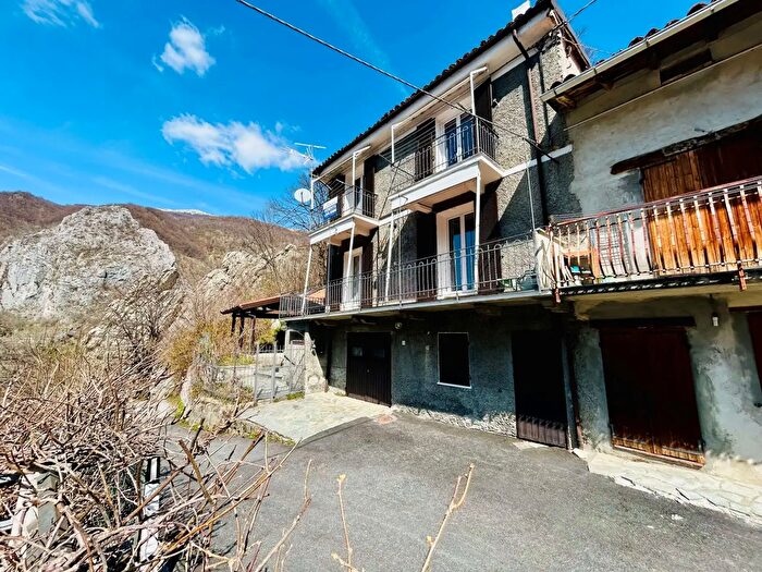 Casa quadrilocale in vendita in Frazione Barchi, Garessio