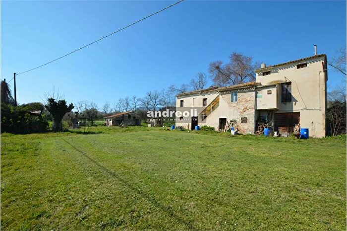 Casa con 7 locali in vendita in Monsano