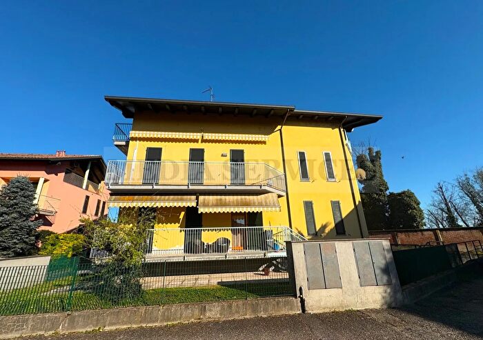 Appartamento bilocale in vendita in Via del Lucino N°, Sannazzaro De Burgondi