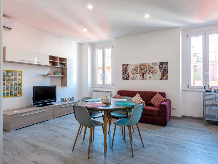 Appartamento trilocale in affitto in Via Costantino, Garbatella, Roma