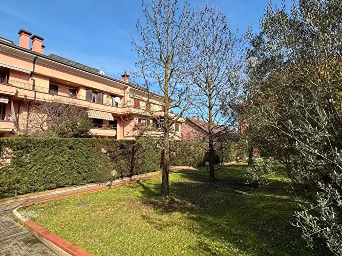 Appartamento trilocale in vendita in Via Verbano, Abbiategrasso
