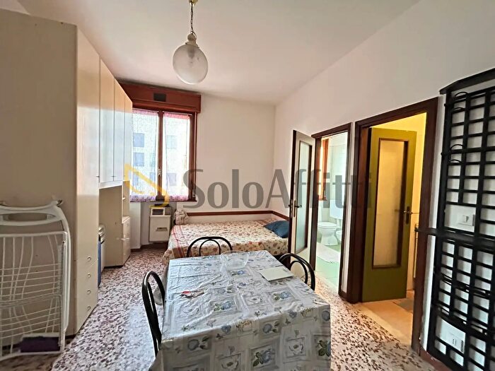 Appartamento trilocale in affitto in Via G degli Esposti, Modena