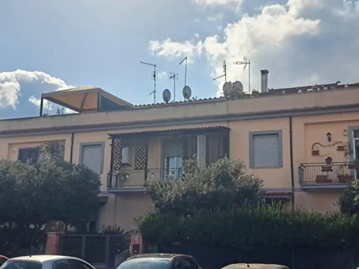 Appartamento trilocale in vendita in Via Daniele da Samarate, Roma