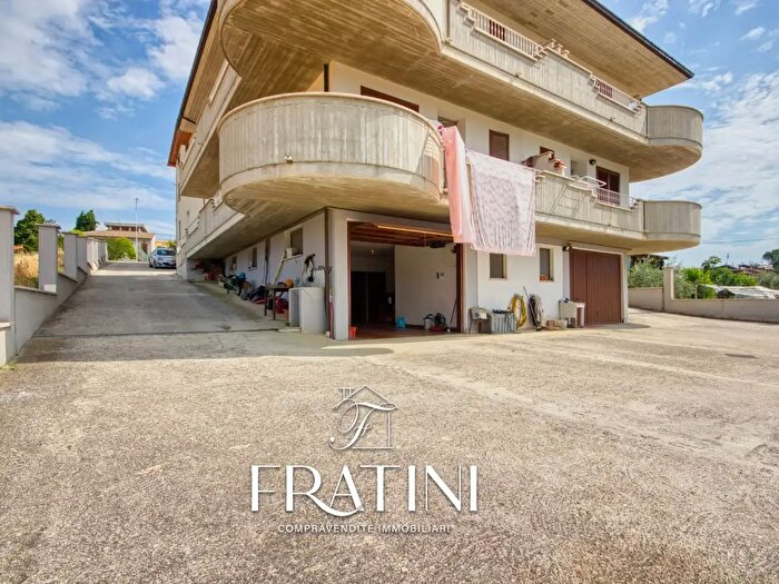 Casa con 8 locali in vendita in Via Sacconi, Maltignano